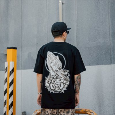 画像11: KustomStyle カスタムスタイル SKULL ROSE PRAYING HANDS Tシャツ BLACK
