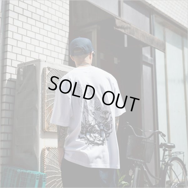 画像7: KustomStyle カスタムスタイル SKULL ROSE PRAYING HANDS Tシャツ WHITE (7)